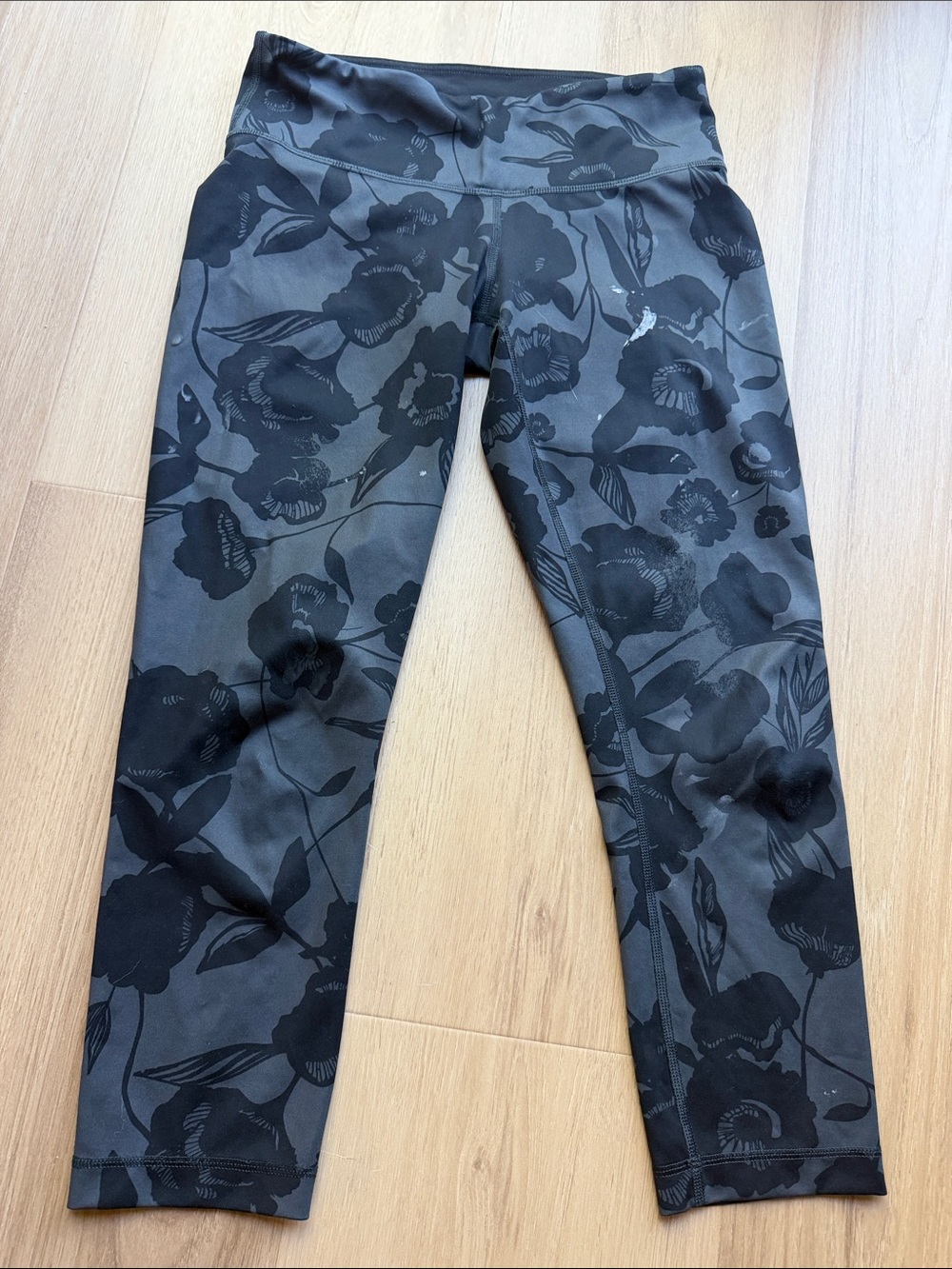 Lululemon size 4